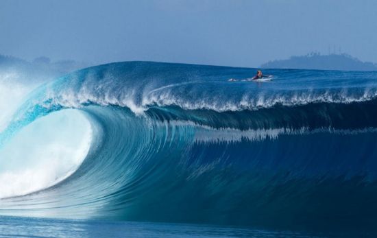 外国极限运动员挑战极限：从3100米高山飞毯跳下！